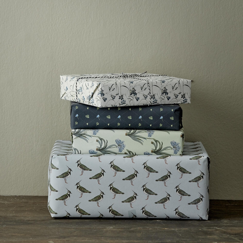 GAVEPAPIR - Blomstrende forår - recycle 4 ark TILBUD 2 STK 100 KR.