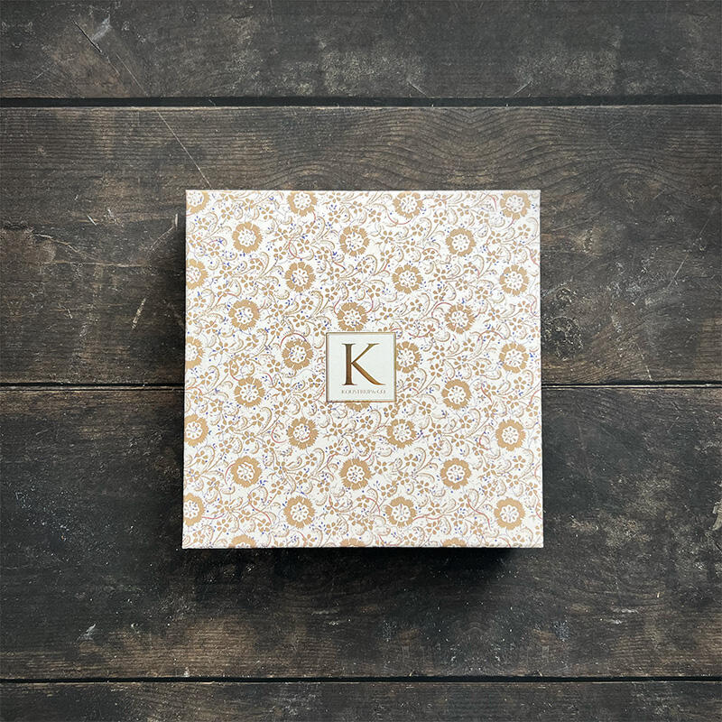 silketørklæde i fin æske